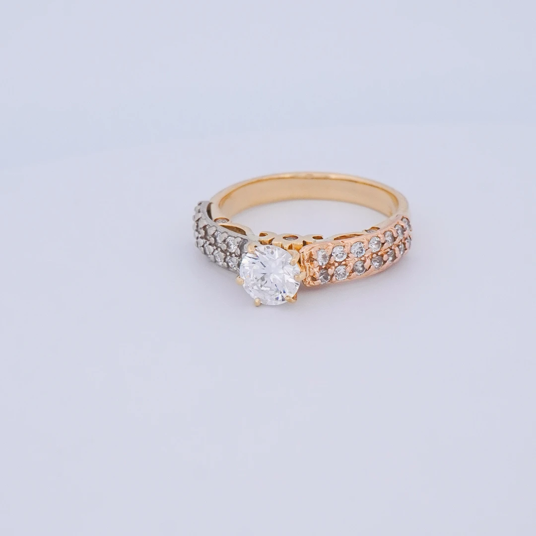1951458.webp ANILLO SOLITARIO EN TRES OROS 18 KILATES - Image 1