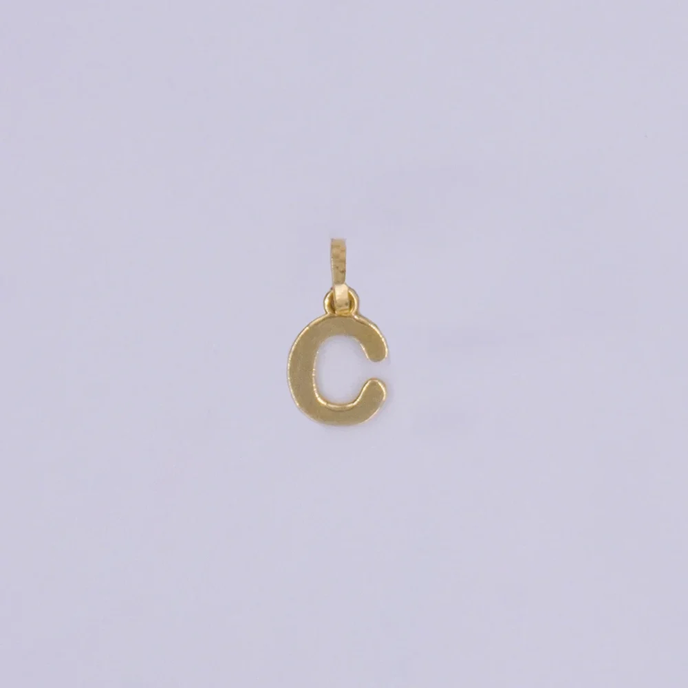 Dije Letra C Oro 18K - Orofino Ecuador