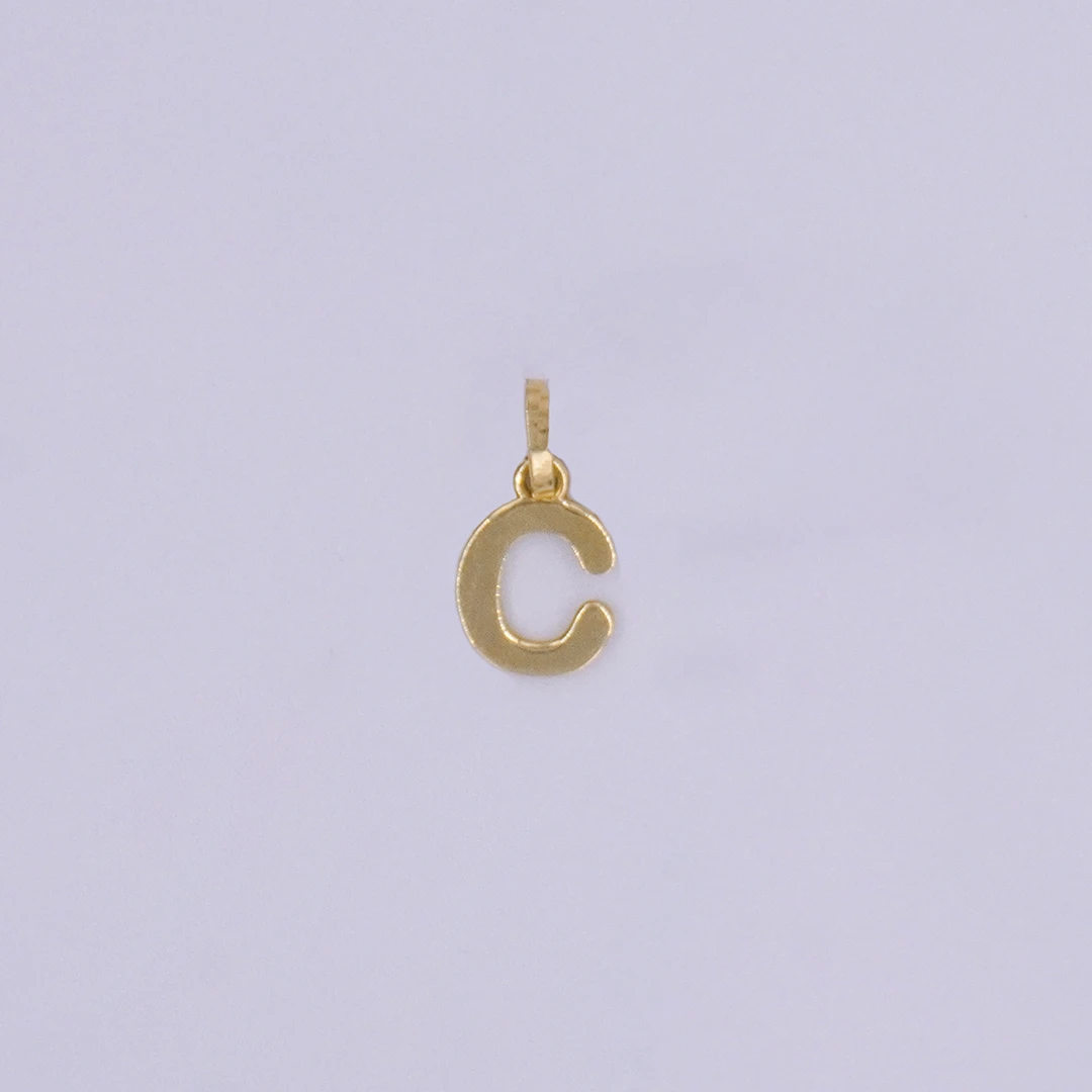 1572026.webp Dije Letra C Oro 18K - Orofino Ecuador
