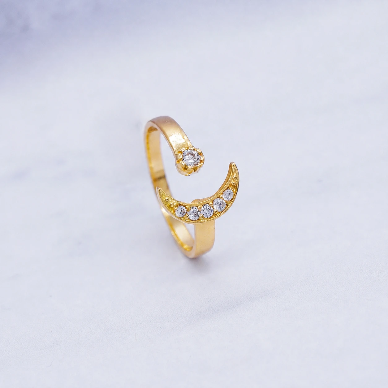 1671579.webp Anillo Con Zircones 18K - Orofino Ecuador