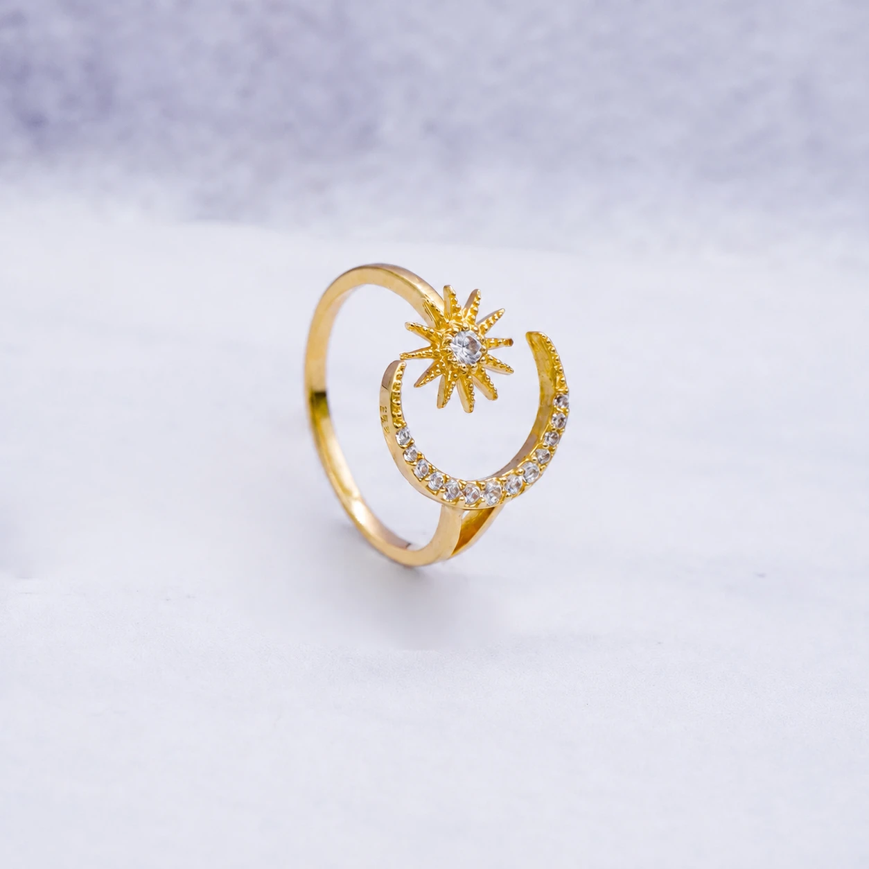 1671582.webp Anillo Luna Con Zircones 18K - Orofino Ecuador