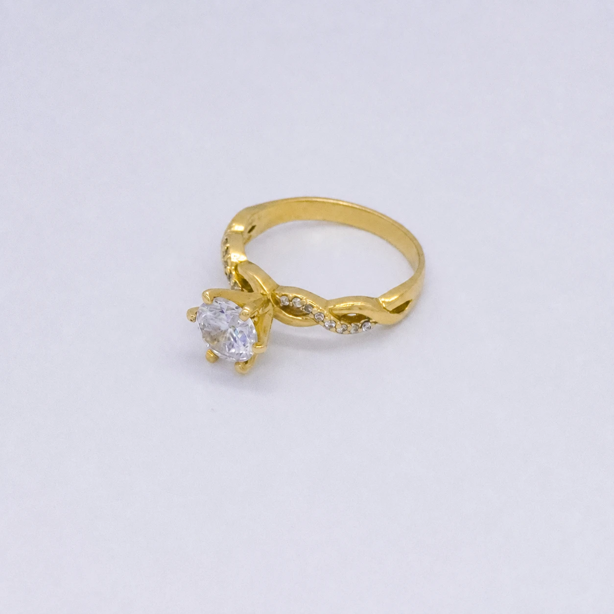 1671698.webp ANILLO SOLITARIO CALADO PIEDRAS BLANCAS ORO 18K - Image 1