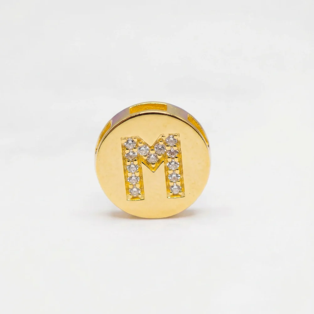 Dije Herraje Letra M Piedras Oro 18K - Orofino Ecuador