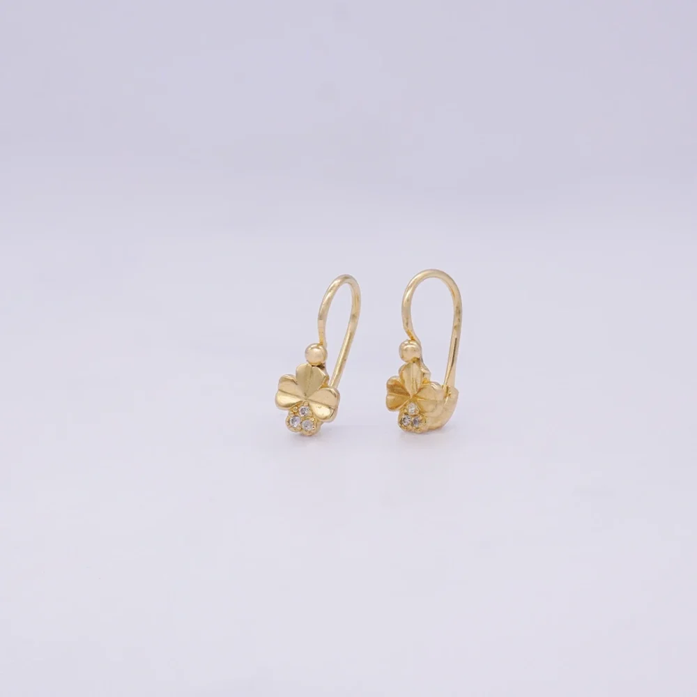 Aretes Cortos Trebol Cierre Presion Oro 18K - Orofino Ecuador