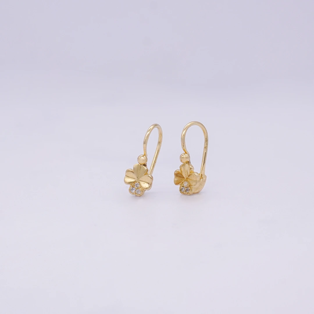 1672077.webp ARETES CORTOS TREBOL CIERRE PRESION ORO 18K - Image 1