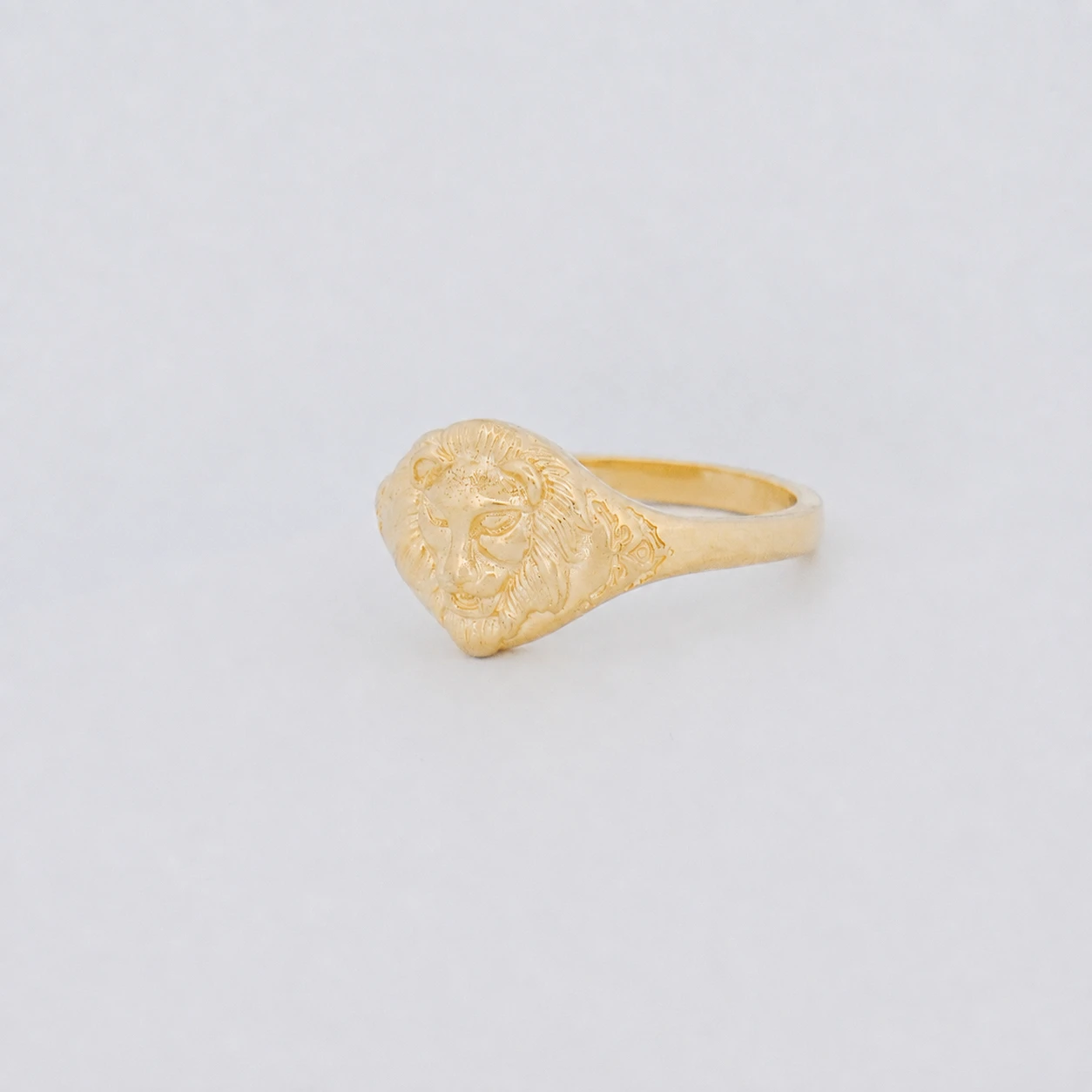 1503420.webp Anillo Para Hombre León Oro 18K - Orofino Ecuador