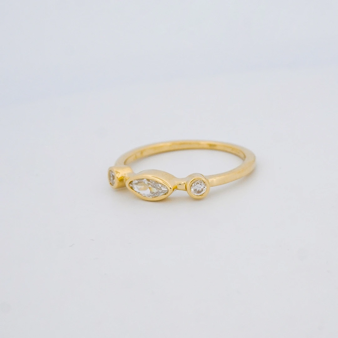 1516403.webp Anillo Con Zircones Oro 18K - Orofino Ecuador