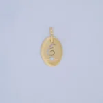 Dije Medalla Letra E Oro 18K - Orofino Ecuador