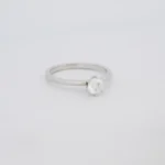 Anillo Solitario En Oro Blanco 18K - Orofino Ecuador