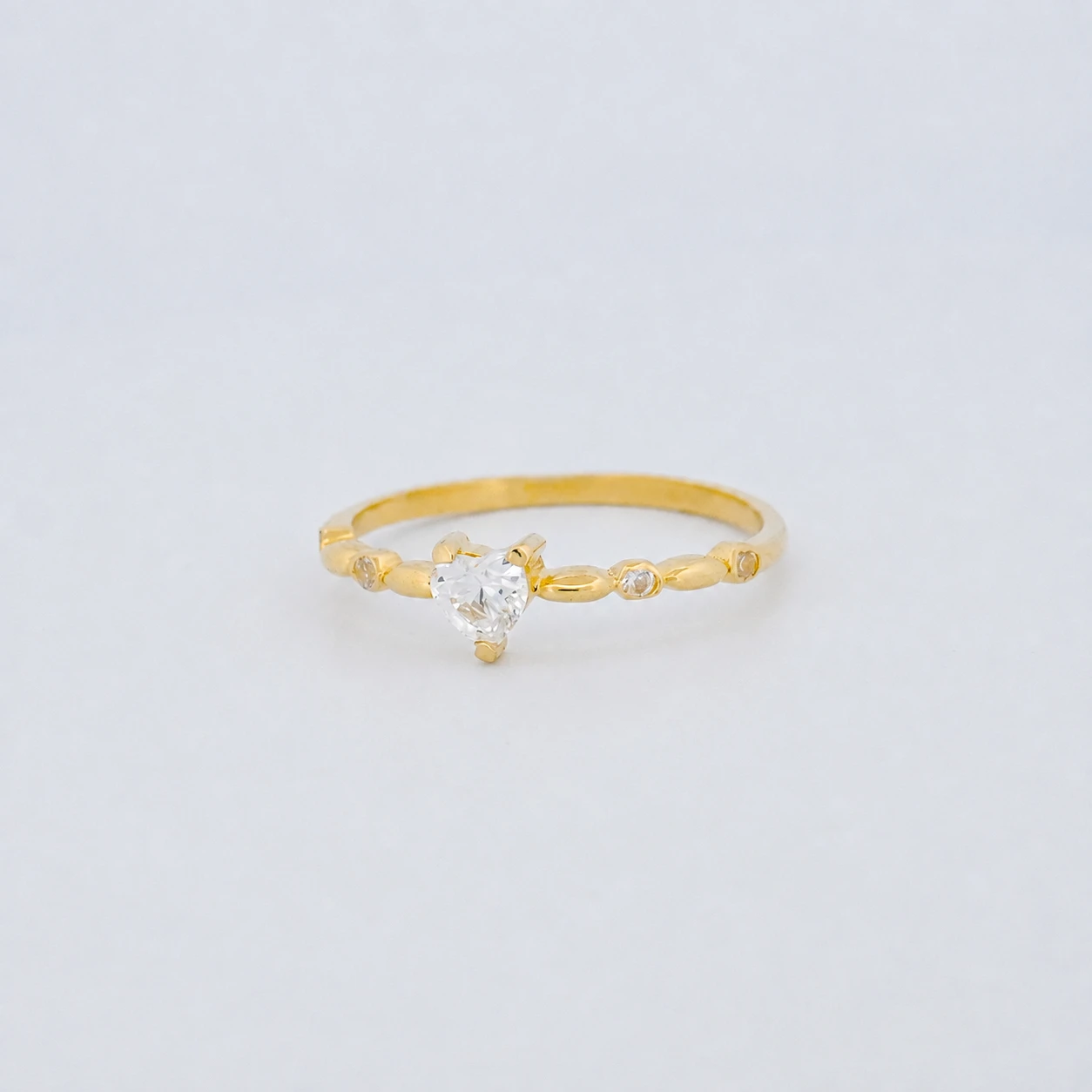 1872590.webp Anillo Solitario Corazón Oro 18K - Orofino Ecuador