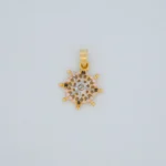 Dije Vector de Brújula con Zircones Oro 18K